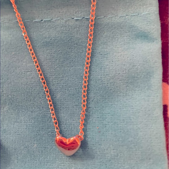 Gold heart pendant and chain - Picture 2 of 4